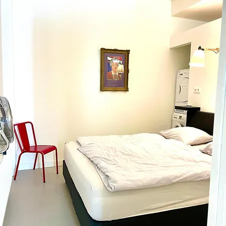 Close To Campus Apartment *
