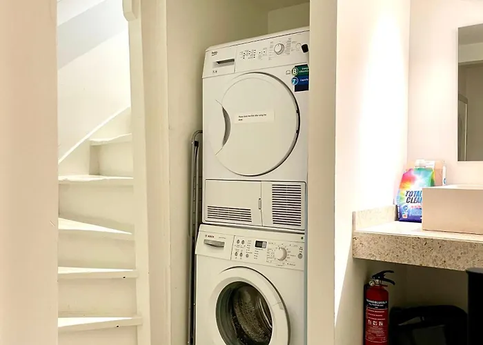 Close To Campus Apartment *