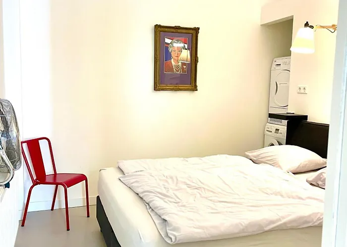 Close To Campus Apartment *